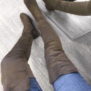 Taupe color boots 👢